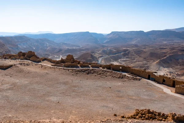 İsrail 'deki Masada kalesinin gerçekçi bir resmi.