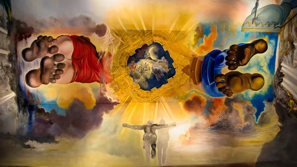 Salvador Dali müzesinin iç kısmının keskin gerçekçi bir fotoğrafı.