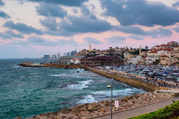 Güneş batarken Jaffa limanının akşam manzarası, Tel Aviv.