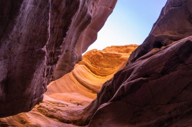 İsrail, Kızıl Kanyon 'un renkli kumtaşı kayalıkları