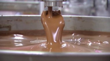 Çikolata 2 dökme çikolata fabrikasında