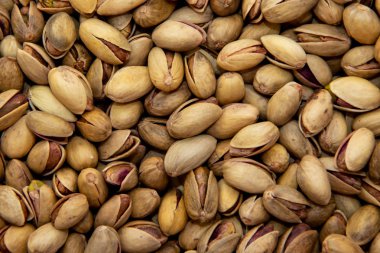 Kaba dağınık antep fıstığı, kavrulmuş ve tuzlu