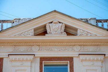 Binanın cephesinin bir kısmı, Minsk mimarisi, Sovyet sembolleri 2