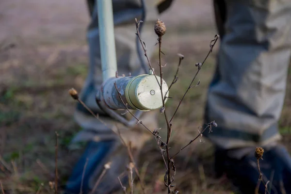 Dosimetrista Militar Mede Plantas Secas Por Radiação Terno Proteção Química — Fotografia de Stock