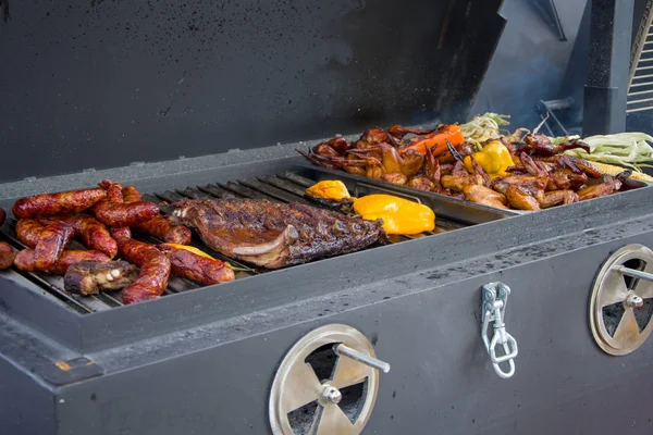 Fried Smoked Sausages Fried Chicken Wings Peppers Paprika Toasted Corn — Stock Photo, Image