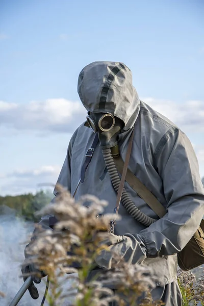 Soldier Chemical Protection Suit Checks Dosimeter Infected Radioactive Territory Background — Stock Photo, Image