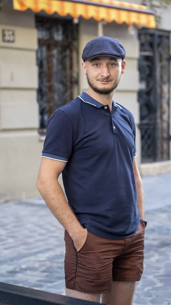 Street Portrait Serious Young Man Years Old Cap Beard Looking — Stock Photo, Image