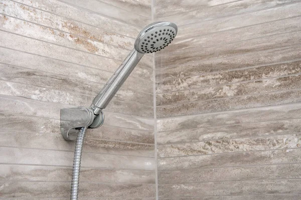 Die Dusche Badezimmer Ist Der Wand Angebracht Modernes Interieur Und — Stockfoto