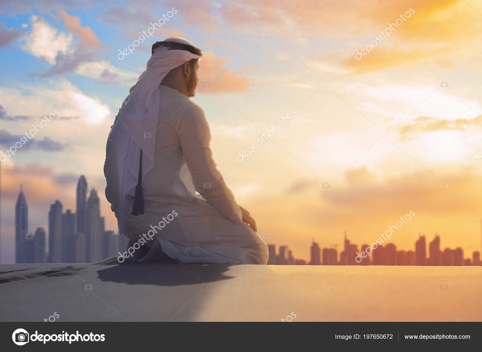 Arabic Man Traditional Emirates Clothes Praying Uae Desert Front Dubai Stock Photo By C Mr Zara 197650672
