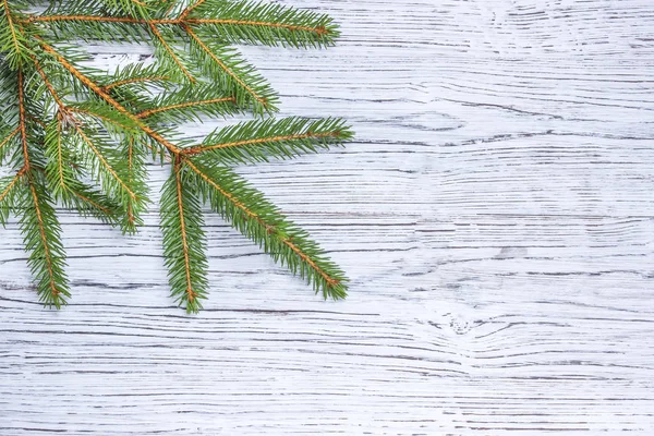 圣诞绿松云杉冷杉的枝上木制背景 — 图库照片