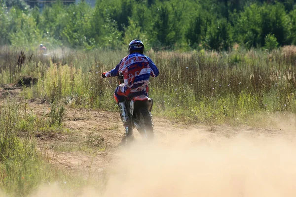 摩托车赛车手在博尔市的比赛中 俄罗斯 2014年8月10日 — 图库照片