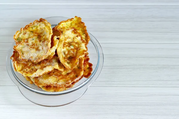 Panqueques de patata. Buñuelos de verduras, latkes, draniki - plato popular en muchos países —  Fotos de Stock