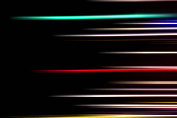 Rayos de luz multicolor horizontales sobre fondo negro . —  Fotos de Stock