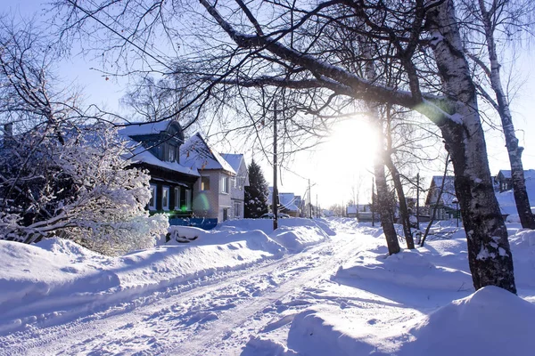 Bor, Russia, 23 febbraio 2019. Villaggio russo nel periodo invernale. Giornata di sole . — Foto Stock