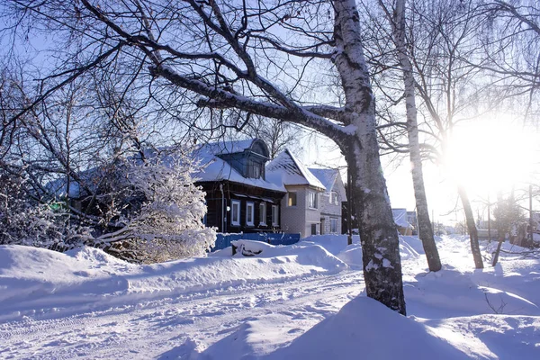 Bor, russland, 23. februar 2019. russisches dorf zur winterzeit. sonniger Tag. — Stockfoto