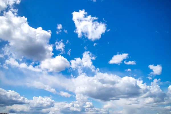 Langit Biru Dengan Awan Putih Latar Belakang Indah — Stok Foto