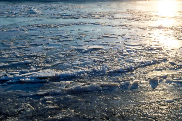 Eisstruktur Auf Dem Fluss Der Sonnenuntergangssonne Selektiver Fokus — Stockfoto