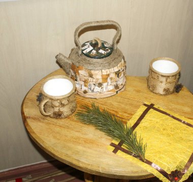 Bir tablo üzerinde daireler maliyetlerle çaydanlık  