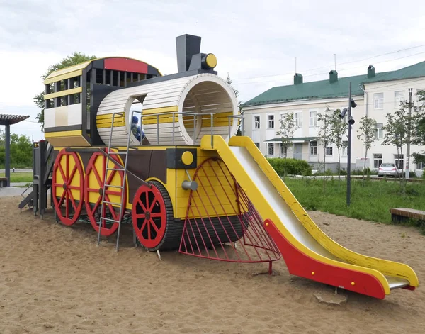 Diapositiva Atracción Infantil Hecha Como Locomotora Vapor Estilizada Imagen De Stock
