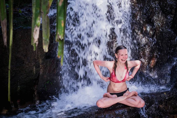 Laughing girl bathing in the forest waterfall — Stock Photo, Image
