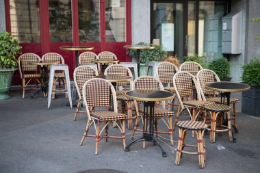 Masa ve sandalye sabah sonra parti, Avrupa'nın sokak Cafe