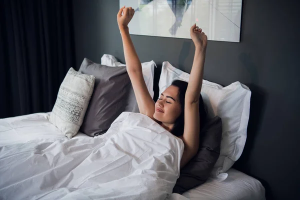 Young Woman Yawning In Bed At Home in the morning — Stock Photo, Image