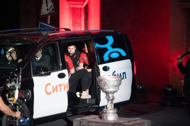 Moskova, Rusya - 27 Ekim 2018: Merkez üssü Counter Strike: küresel saldırgan esports olay. Klan Takım Faze getirilmesi. Oyuncular bir sahnede.