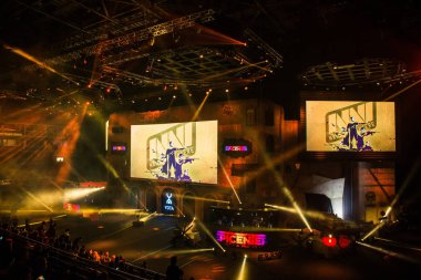 Moskova, Rusya - 27 Ekim 2018: Merkez üssü Counter Strike: küresel saldırgan esports olay. Natus Vincere Navi takım ana ekranda.