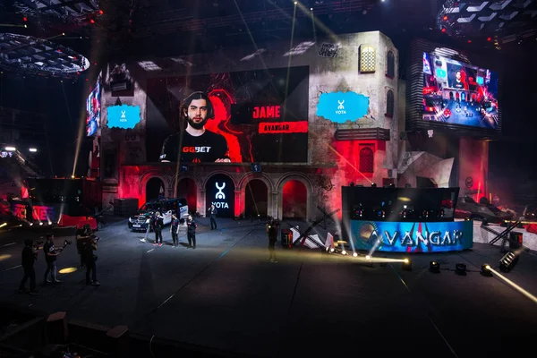 MOSCA, RUSSIA - 27 OTTOBRE 2018: EPICENTER Counter Strike: Global Offensive esports event. Squadra Avangar sullo schermo principale. Giocatore Ali Jame Djami — Foto Stock