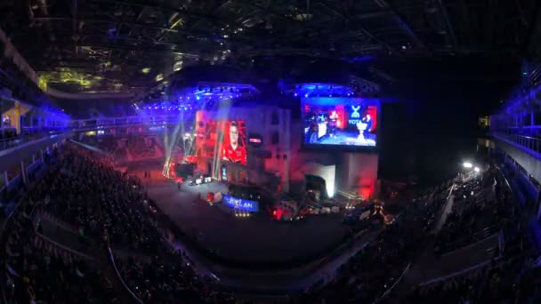 MOSCOW, RÚSSIA - OUTUBRO 27 2018: EPICENTER Counter Strike: Global Offensive esports event. Introdução da equipa Natus Vincere NaVi. Palco principal, relâmpago, iluminação, tela grande — Vídeo de Stock