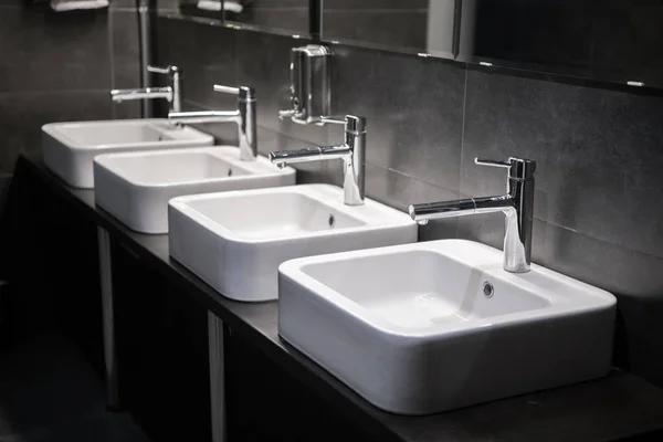 Modern sinks with mirror in public toilet — Stock Photo, Image