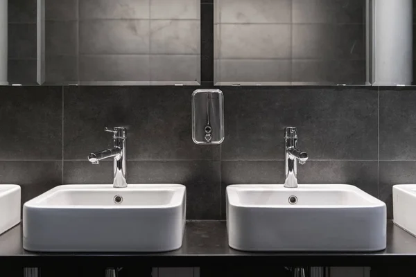 Clean new public toilet room empty. Two sinks and soap tank — Stock Photo, Image