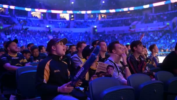 MOSCOW, RUSSIA - 14th SEPTEMBER 2019: esports Counter-Strike: Global Offensive event. Fans on a tribunes cheering and supporting for thier favorite teams. — Stock Video