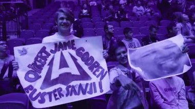 MOSCOW - 14 Eylül 2019: İthalat Karşı Saldırı: Küresel Saldırı. Video oyunları hayranları maç boyunca Avangar takımına sevgilerini ve tezahüratlarını gösteriyorlar..