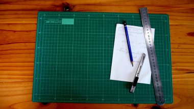 Görevlerinizi not edin. Yol işaret ve bir asma ekleyin. Satır etiketleri oluşturun. Bir dükkan dekorasyon için güzellik resimleri yazdırma.