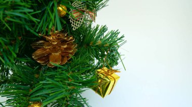 Süslemeleri ile Noel ağacı. Tatil sezonu.