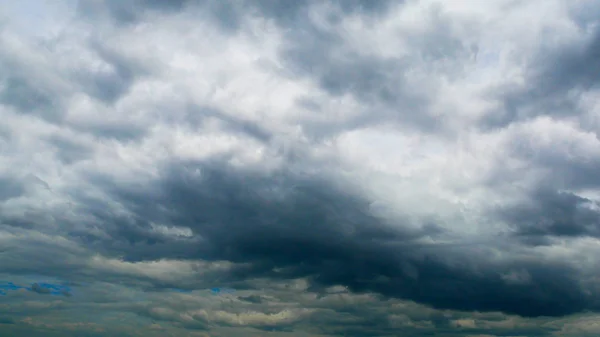 Грозовое Серое Небо Идёт Дождь — стоковое фото