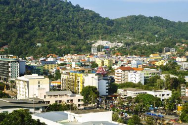 Patong plajı, Phuket adası ve dağlarının havadan görünümü, kentsel 
