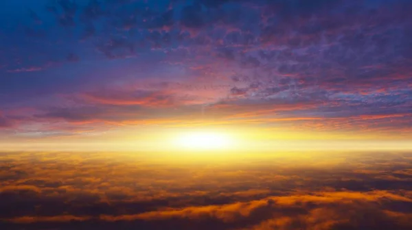 抽象的大爆炸 来自天空的光 宗教背景 美丽的云彩 背景天空在日落和黎明 — 图库照片