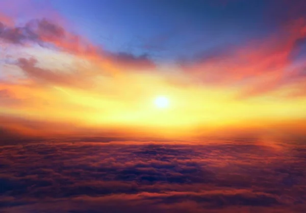 抽象的大爆炸 来自天空的光 宗教背景 美丽的云彩 背景天空在日落和黎明 阳光穿透云层 背景天空在日落和黎明 — 图库照片