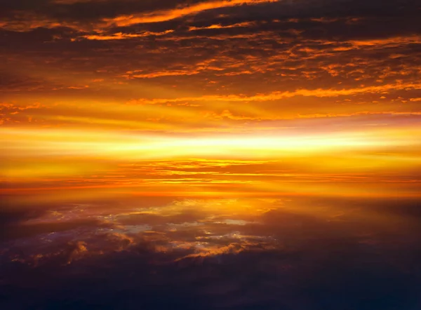 抽象的大爆炸 来自天空的光 宗教背景 美丽的云彩 背景天空在日落和黎明 天堂天堂 日落或日出与云彩 轻的光和其他大气作用 — 图库照片