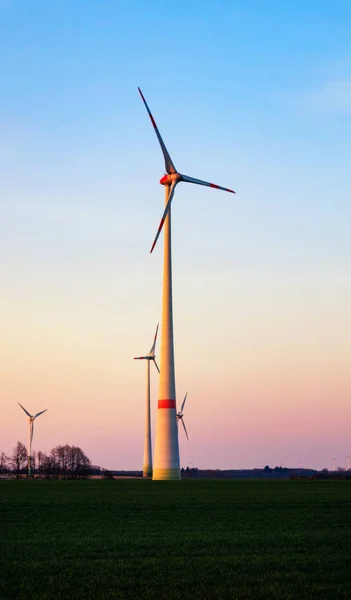 Moinho Vento Sunset Fazenda Turbinas Eólicas Energia Eólica Que Acontece — Fotografia de Stock