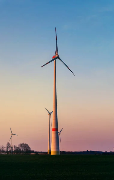 Moinho Vento Sunset Fazenda Turbinas Eólicas Energia Eólica Que Acontece — Fotografia de Stock