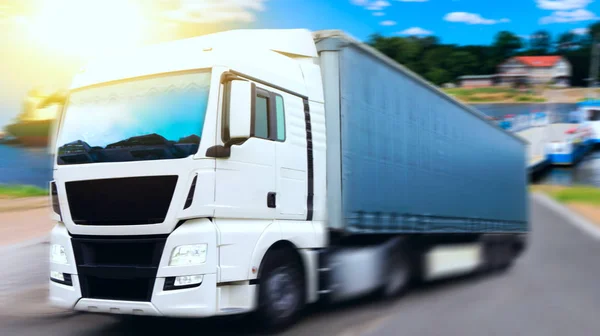 Εμπορικές Μεταφορές Φορτηγό Μεταφοράς Εμπορευματοκιβωτίων Μεταφορές Εμπορευμάτων Ευρώπη Βιομηχανικής Υποδομής — Φωτογραφία Αρχείου