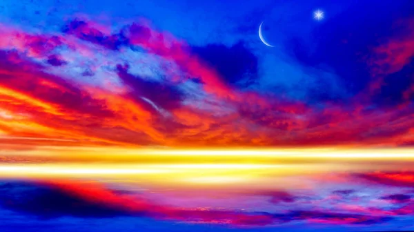 Srpek Měsíce Krásným Západem Slunce Pozadím Štědrý Ramadán Světlo Oblohy — Stock fotografie