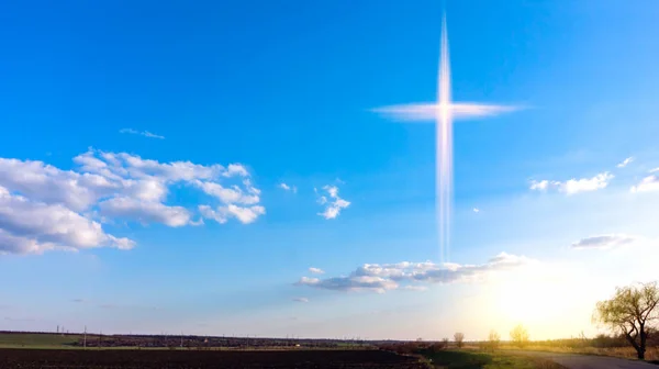 Cruzeiro Celestial Forma Símbolo Religião Fundo Natureza Dramática Cruzamento Brilhante — Fotografia de Stock