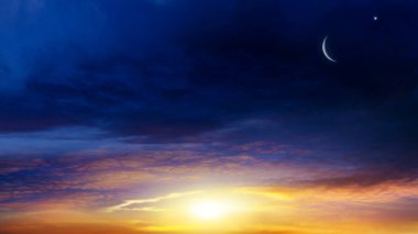 Yeni ay. Namaz zamanı. Cömert ramazan. Mübarek 'in geçmişi. bulutlu manzara . 