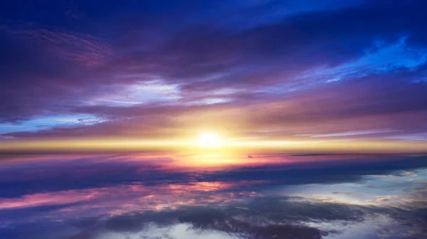 Bela Paisagem Celestial Com Sol Nas Nuvens — Fotografia de Stock