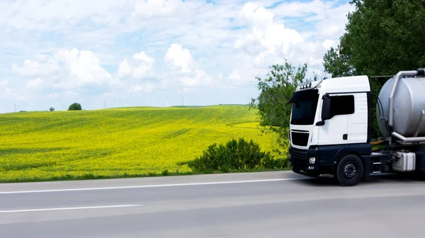 Kontejner Pro Chemický Transport Kontejner Silniční Nákladní Dopravy Obchodní Přeprava — Stock fotografie