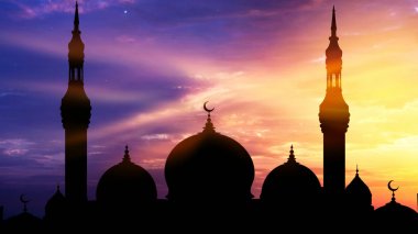 Cami silüeti manzarası. Cömert ramazan. Cami tepesinde Islam hilal